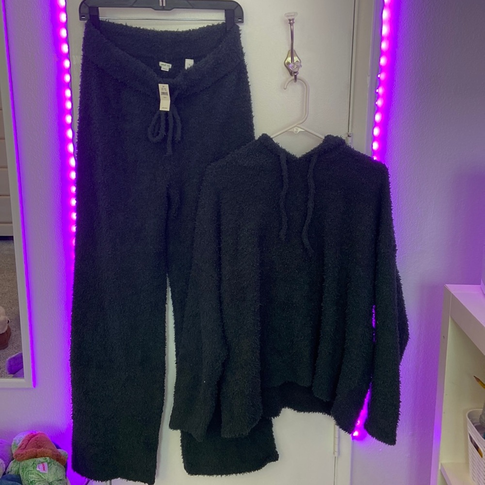 Green fuzzy set - Aerie